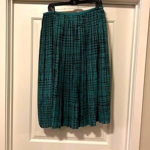 Banana Republic green and black pleated skirt
